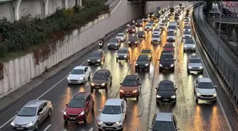 İstanbul'da haftanın ilk iş gününde trafik yoğunluğu yüzde 76'ya çıktı