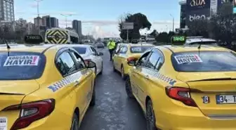 İstanbul'da konvoy oluşturarak bir araya gelen taksicilerden korsan taşımacılığa tepki
