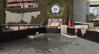 İstanbul'da tarihi eser operasyonunda ele geçirilenler sergilendi