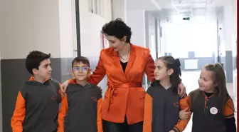 Kanseri yenen Mehtap öğretmen için ders zili bir yıl aradan sonra yeniden çaldı