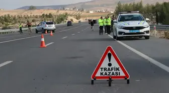 Kilis'te minibüs ile otomobilin çarpıştığı kazada 3 kişi yaralandı