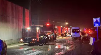 Kocaeli'de geri dönüşüm deposunda yangın: 1 yaralı