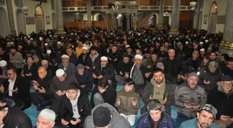 Kütahya'da vatandaşlar sabah namazında buluşarak Gazze ve Doğu Türkistan için dua etti