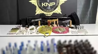 Lüleburgaz'da narkotik operasyonunda 20 gözaltı: Uyuşturucu, kaçak içki ve 3 adet silah ele geçirildi