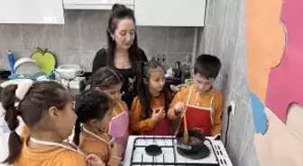 Öğrenciler gündelik yaşam pratiklerini eğlenerek ve yaşayarak deneyimliyor