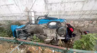 Otomobil drenaj kanalına uçtu: 3 yaralı