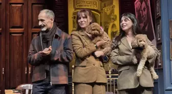 "Öylece Durur Zaman" oyununun prömiyeri yapıldı