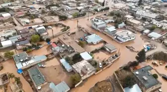 Sağanak nedeniyle su altında kalan mahalle ve tarım arazileri havadan görüntülendi