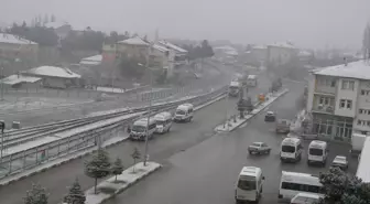 Tokat'ın Yeşilyurt ilçesinde kar yağışı etkili oluyor