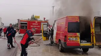 Tokat'ta Kargo Şirketine Ait Minibüs Alev Aldı