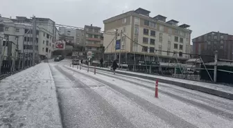 Trabzon ve çevre illerin yüksek kesimlerinde kar yağışı etkili oldu