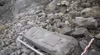 Tunceli'de baraj gölünün çekilmesiyle tarihi sanduka parçası bulundu