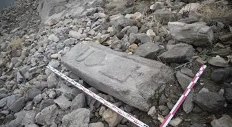 Tunceli'de baraj gölünün çekilmesiyle tarihi sanduka parçası bulundu