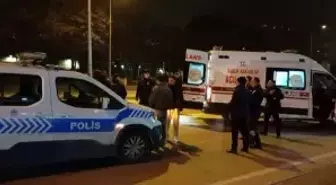 Yolun karşısına geçmeye çalışan yayaya otomobil çarptı