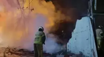 Bursa'da Barakada Yangın: Yabancı Uyruklu Bir Kişi Hastaneye Kaldırıldı