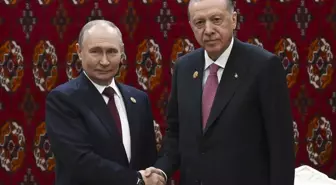 Cumhurbaşkanı Erdoğan, Türkmenistan'da Putin ile görüştü