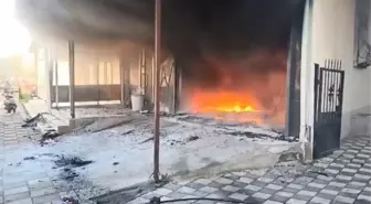 Oto kaportacıda çıkan yangın söndürüldü