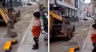 Yürekleri ısıtan görüntüler! Kamyonu ile oynayan çocuğu görünce yaptığına bakın