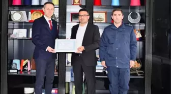 Aksoy'dan jandarmaya araç bağışı