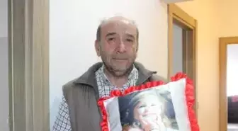 Depremde enkazdan sadece kızının çocukluk fotoğrafını kurtarabilen aile, yeni evlerinde