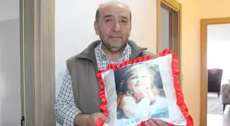 Depremde enkazdan sadece kızının çocukluk fotoğrafını kurtarabilen aile, yeni evlerinde