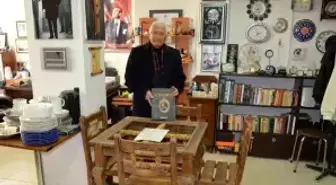 Emekli öğretmenin evinden tarih fışkırıyor: II. Mahmut'un masasından Çanakkale kılıcına