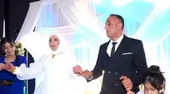 Kaçarak evlendiler, 14 yıl sonra rüya gibi bir düğünle hayallerini tamamladılar