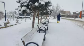 Van'da 102, Hakkari'de 70 yerleşim yerinin yolu kardan kapandı