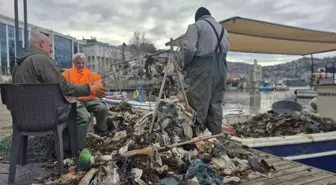Zonguldaklı balıkçıların ağına yaklaşık 1 ton çöp takıldı