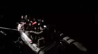 13'ü çocuk 29 düzensiz göçmen kurtarıldı, 2 göçmen kaçakçısı yakalandı