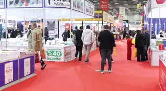 42'nci TÜYAP Kitap Fuarı'na yoğun ilgi