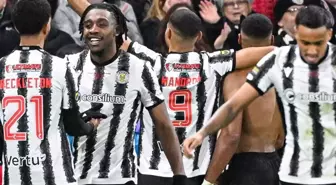 80 bin nüfuslu bir kasabanın takımı St. Mirren, Celtic'i yenerek şampiyon oldu