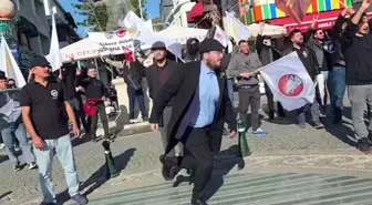 Antalya'da muhalif görüşlü gruplar arasında tartışma