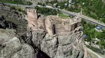 Engüzekkapı Kalesi bin yıllık ihtişamıyla ziyaretçilerini bekliyor