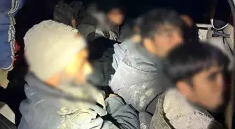 Iğdır'da bir araçta 12 düzensiz göçmen ve 2 organizatör yakalandı
