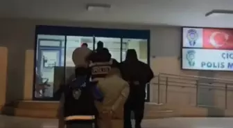 İzmir'de Uyuşturucu Operasyonu: 2 Bin 416 Adet Sentetik Ecza Ele Geçirildi