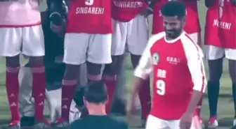 Messi ile paslaşan Hintli kim, futbolcu mu?