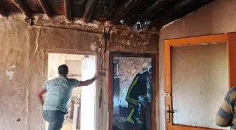 Şarkikaraağaç'ta çıkan yangında iki katlı evin bir bölümü yanarak küle döndü