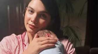 Ünlü oyuncu Beste Kökdemir, oğlu ile ilk fotoğrafını paylaştı