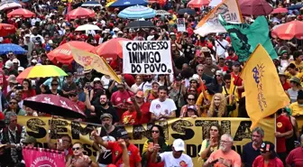 Brezilya'da binlerce kişi Bolsonaro için ceza indirimine karşı sokakta