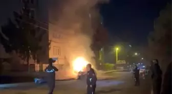 Bursa'da seyir halindeki otomobil alev aldı