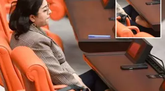 DEM Partili Öznur Bartın TBMM'de ayakkabılarını çıkardı