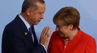 Erdoğan, Merkel'le anısını ilk kez anlattı: Şaşkın şaşkın bana bakıp gülmeye başladı
