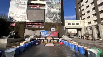 İstanbul'da ele geçirilen 1 ton 144 kilo uyuşturucu emniyette sergilendi