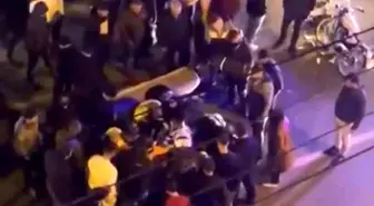 Kaza yapan motosiklet sürücüsünün acılar içinde bağırması kameraya yansıdı