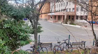 Lisede mide bulandıran olay! Kız öğrencilerine cinsel organının fotoğrafını gönderdi