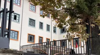 Lisede 3. kattan düşen öğrenci ağır yaralı