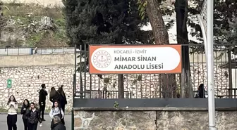 Lisede 3'üncü kattan düşen Deniz, ağır yaralandı