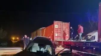 Malatya'da Trenin Otomobile Çarptığı Kazada 5 Kişi Yaralandı