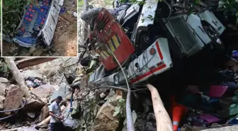 Mezuniyet dönüşü katliam gibi kaza! 17 kişi hayatını kaybetti